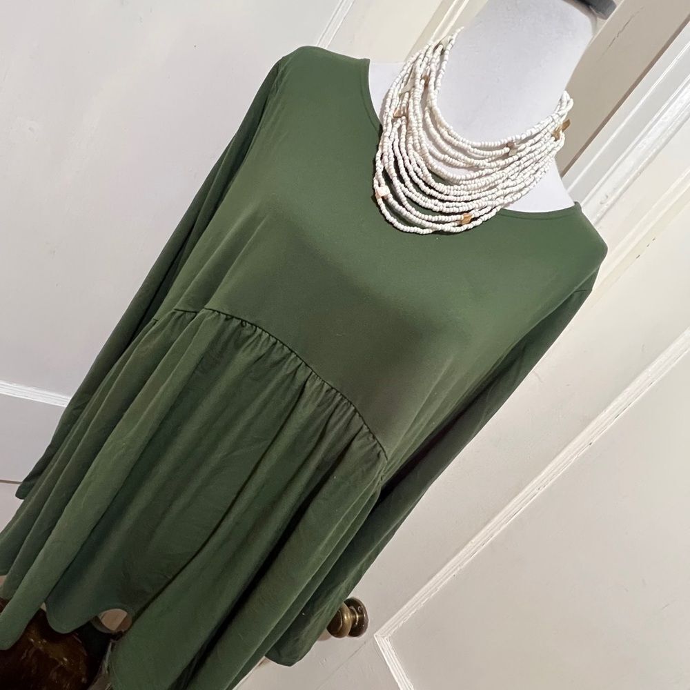 NWOT Zenana Outfitters Hunter Green Long Sleeve Tunic Women's Size 1X Plus Tee